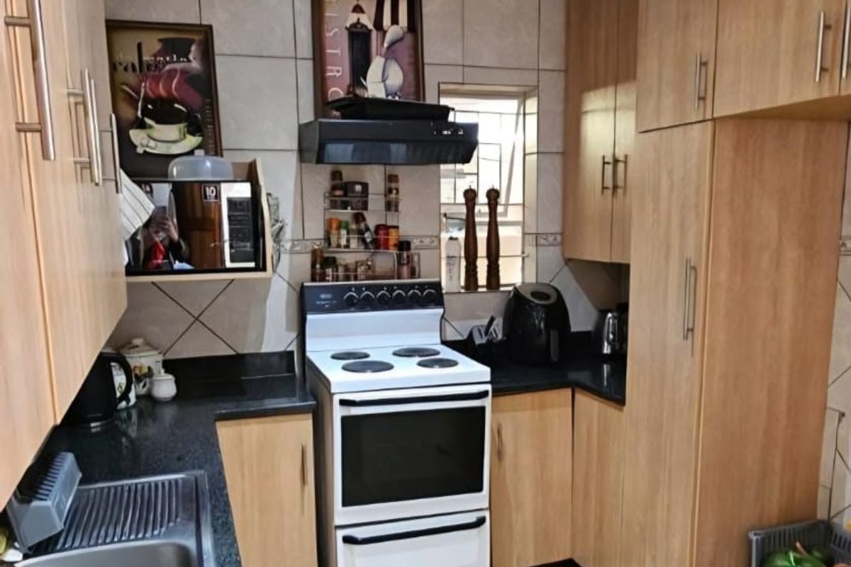 3 Bedroom Townhouse for Sale - Photo 4