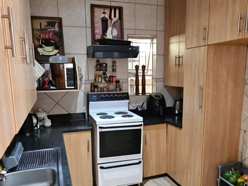 3 Bedroom Townhouse for Sale - Photo 4