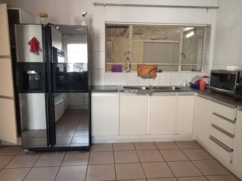 5 BEDROOMS -  (3 BEDROOMS - RENTAL), LARGE STAND – BOOMED AREA - Photo 5