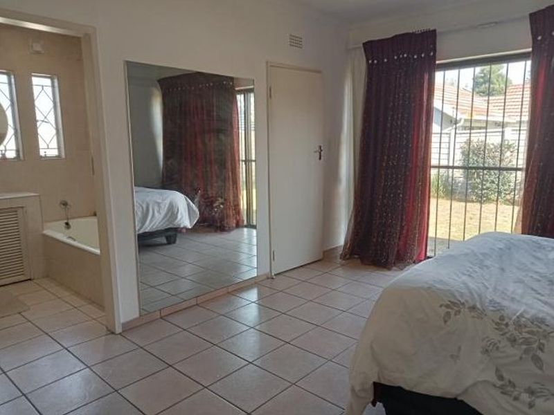 5 BEDROOMS -  (3 BEDROOMS - RENTAL), LARGE STAND – BOOMED AREA - Photo 8
