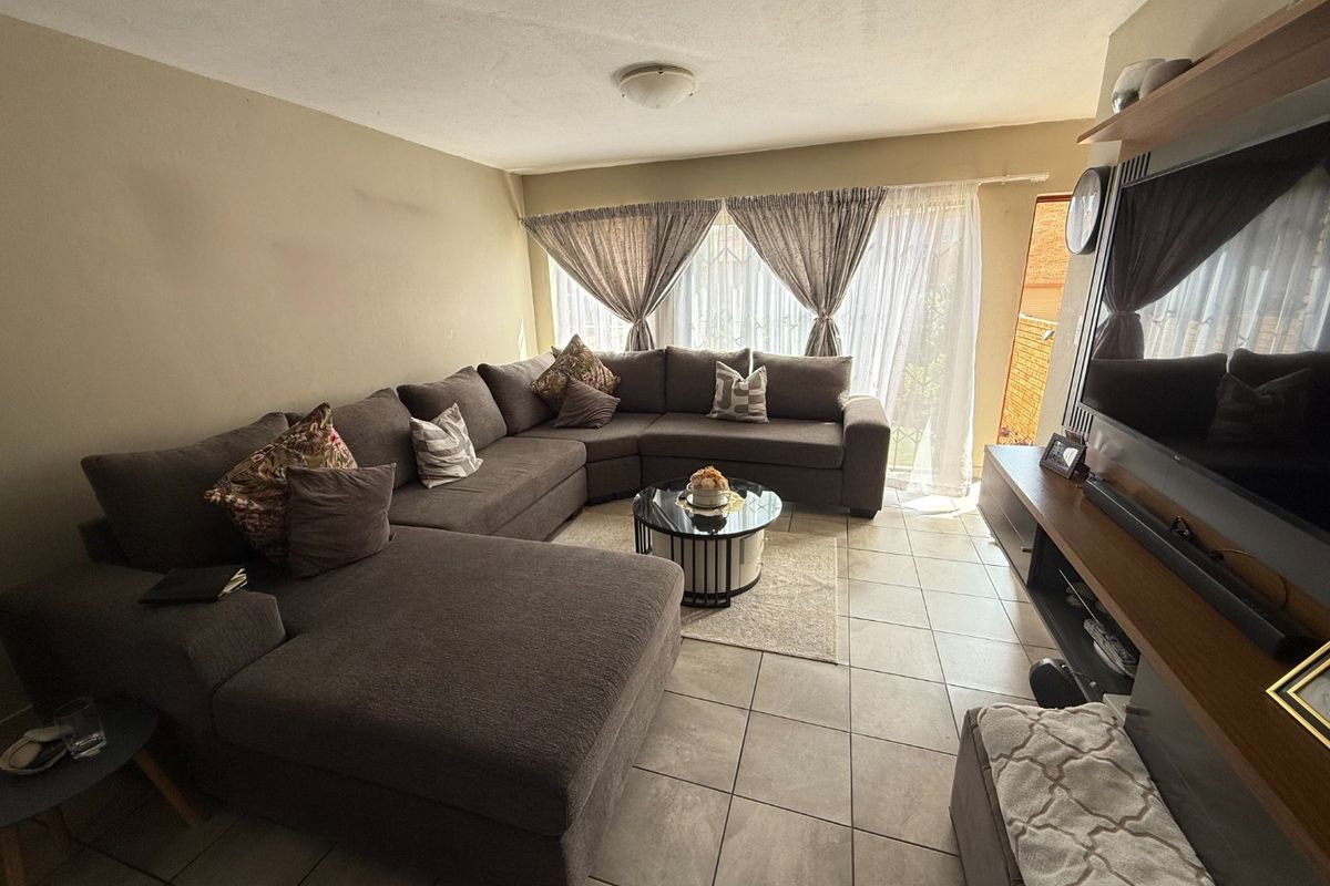 Secure and Low Maintenance Duplex! - Photo 5