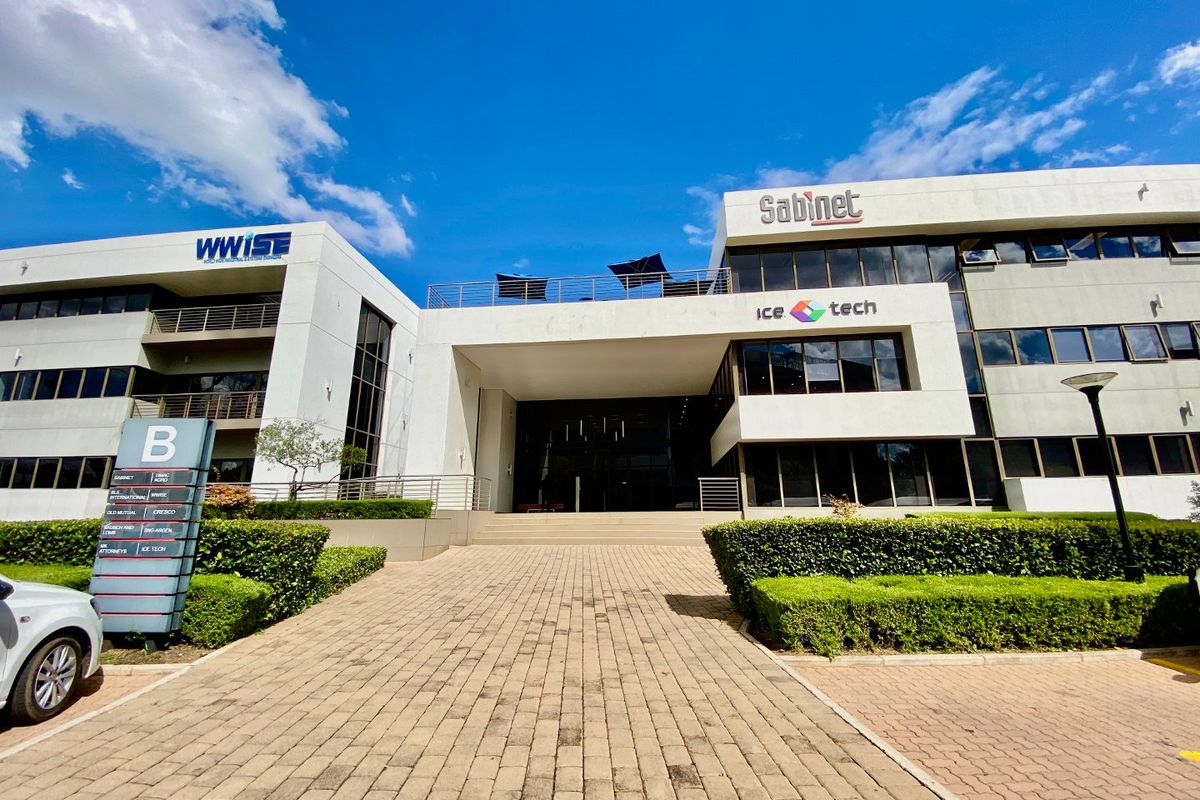 Premium Office Available In P-Grade Building - Photo 3