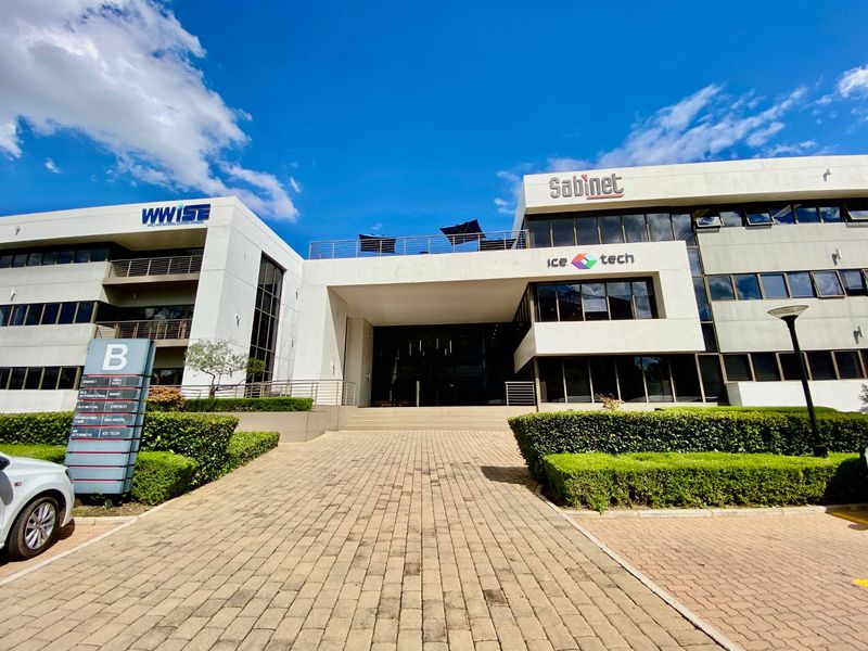 Premium Office Available In P-Grade Building - Photo 3