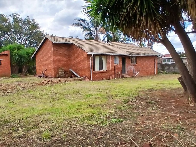 3 BEDROOMS, FIXER UP WITH FLATLET - Photo 2