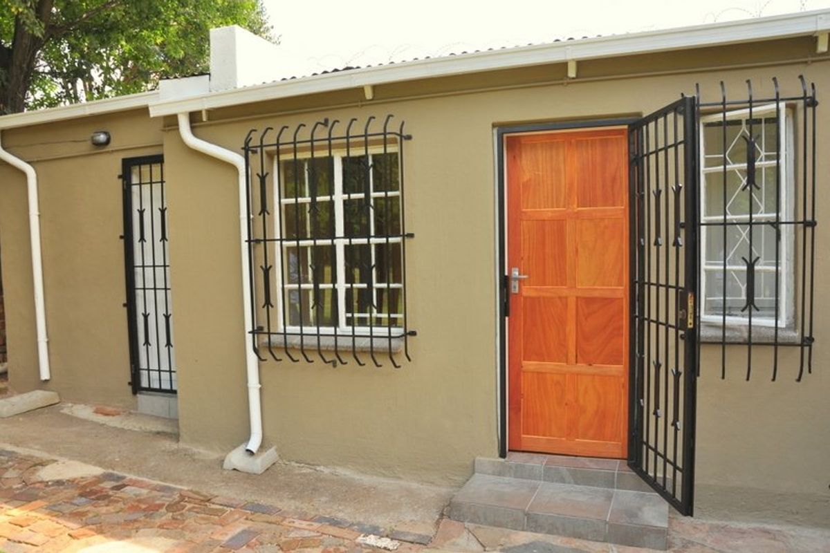 Triple-stand Investment Opportunity in Secure Kensington Street - Photo 3