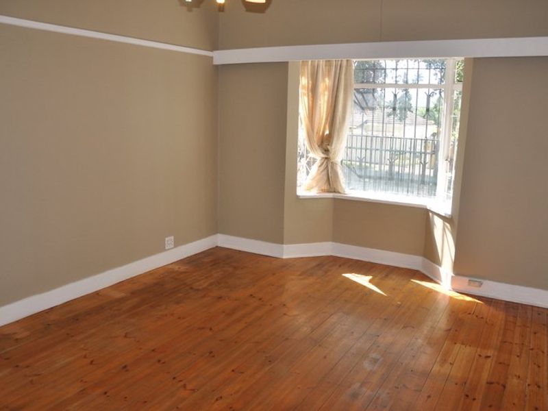 Triple-stand Investment Opportunity in Secure Kensington Street - Photo 10