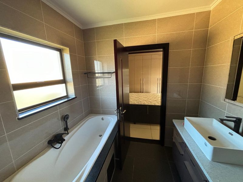 Contemporary Living Meets Everyday Convenience - Photo 6