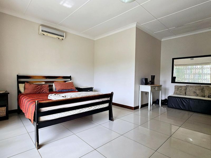 4 bedroom, 2 bathroom house for sale in Meyerspark  - Photo 9