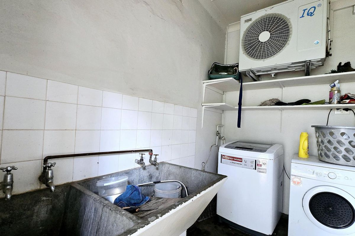 4 bedroom, 2 bathroom house for sale in Meyerspark  - Photo 5