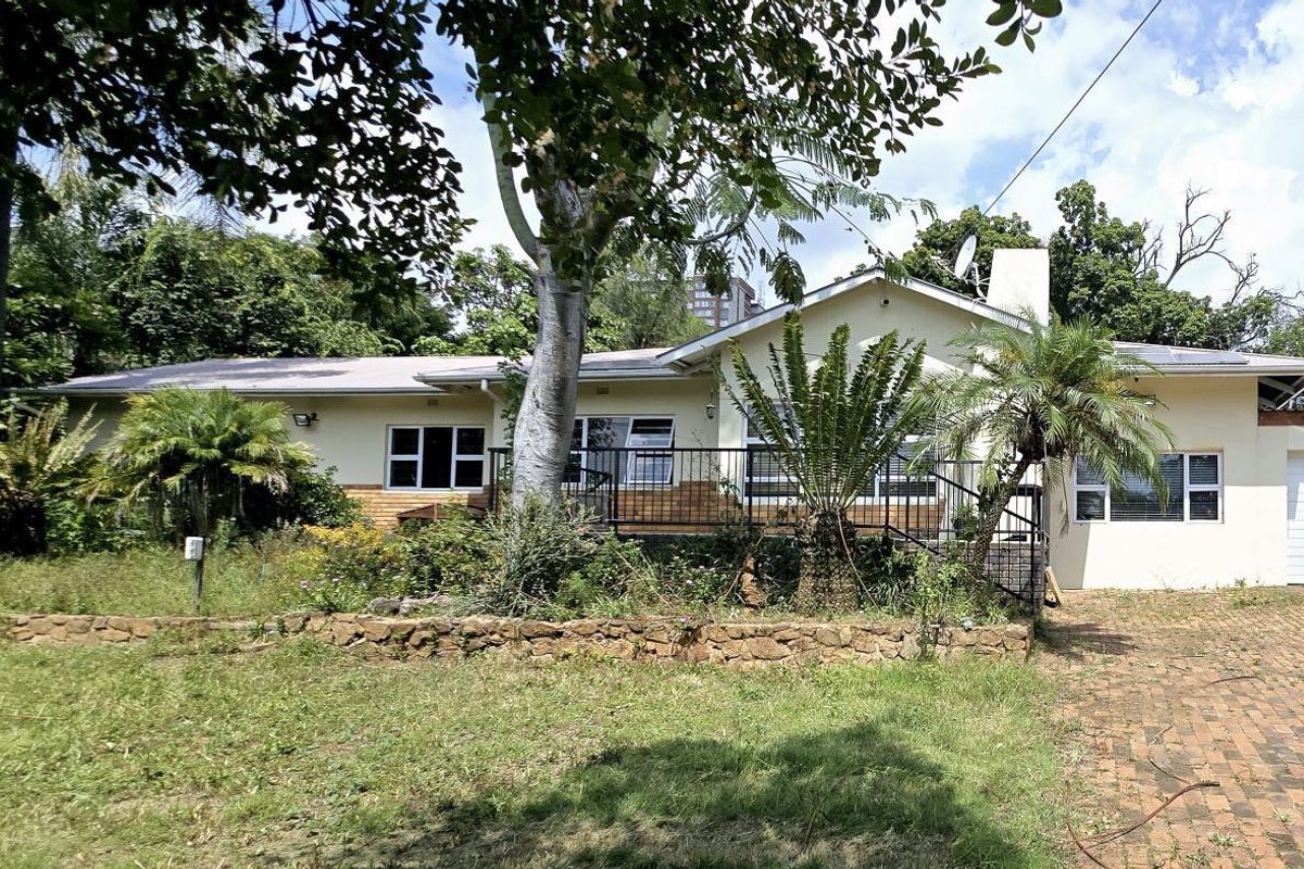 4 bedroom, 2 bathroom house for sale in Meyerspark  - Photo 2