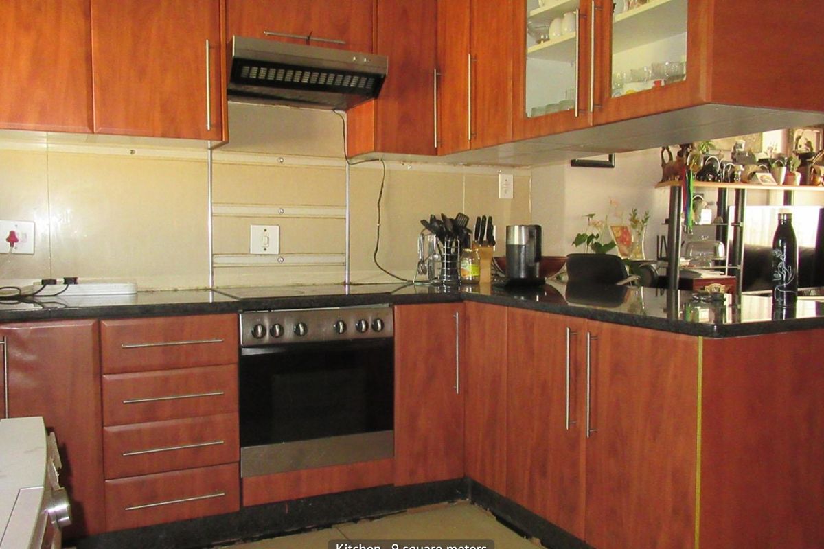 3 Bedroom Apartment / Flat for Sale in Bryanston - Photo 2