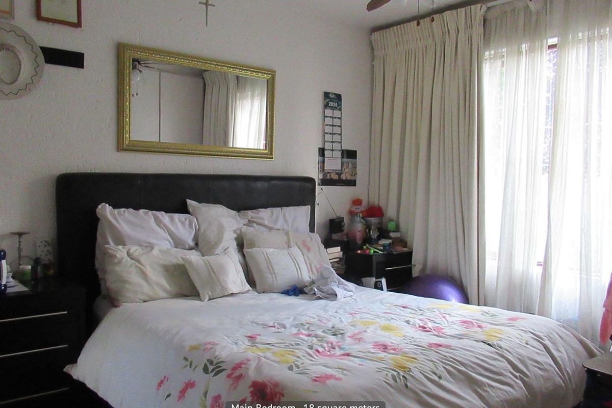 3 Bedroom Apartment / Flat for Sale in Bryanston - Photo 5