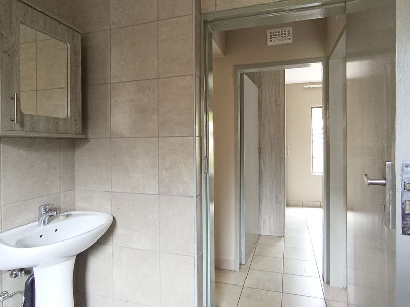 2 bedroom, 1 bathroom Ground floor Apartment in La Montagne  - Photo 9