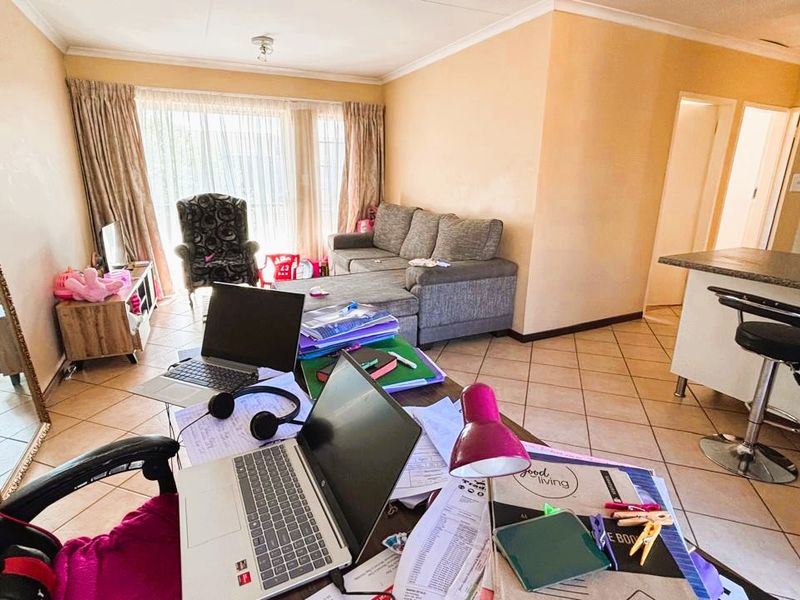 Spacious 2-Bedroom in Secure Eco Park - Photo 6