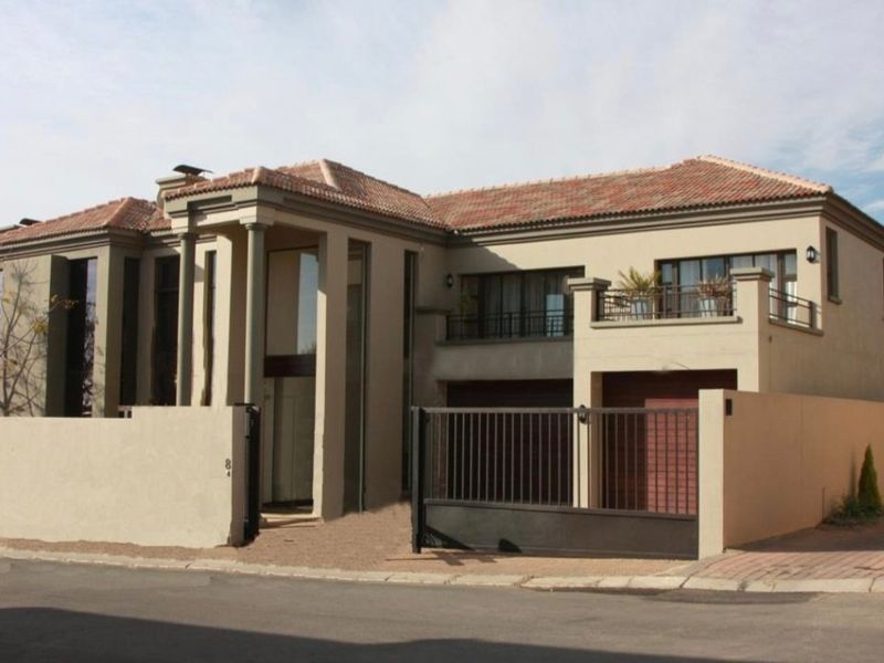 Stylish Upmarket Cluster with Private Pool in Secure Complex - Photo 5