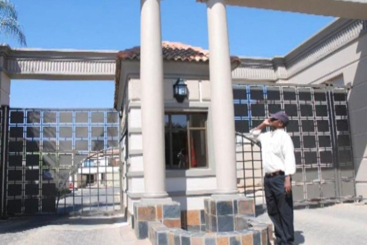 Stylish Upmarket Cluster with Private Pool in Secure Complex - Photo 4