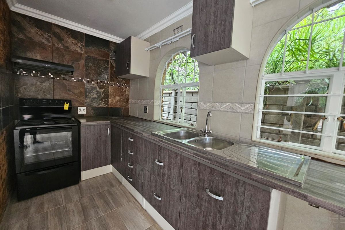 2 Bedroom Garden Cottage To Let - Photo 2