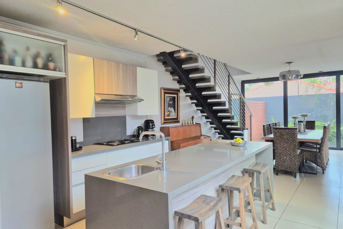 Modern Lock-Up-and-Go Living in Waterkloof Ridge – Where Design Meets Effortless Lifestyle - Photo 4