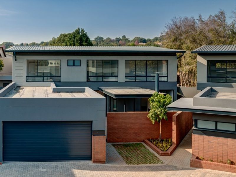 Modern Lock-Up-and-Go Living in Waterkloof Ridge – Where Design Meets Effortless Lifestyle - Photo 1