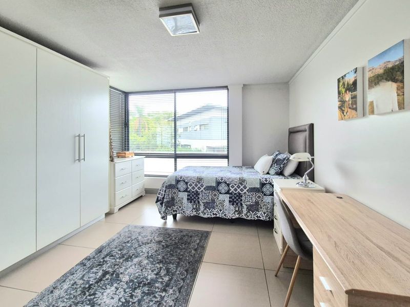 Modern Lock-Up-and-Go Living in Waterkloof Ridge – Where Design Meets Effortless Lifestyle - Photo 9