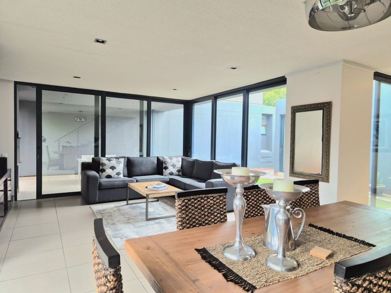Modern Lock-Up-and-Go Living in Waterkloof Ridge – Where Design Meets Effortless Lifestyle - Photo 6