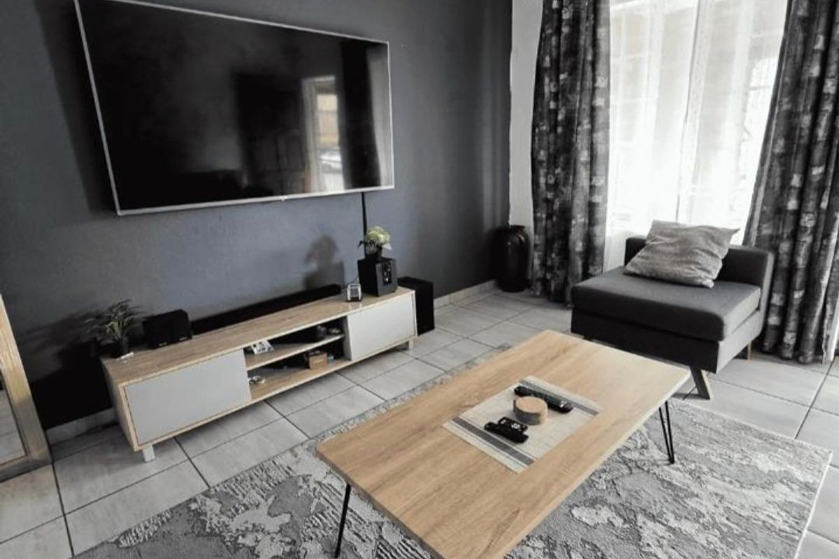 Secure Estate Living – Stylish Ground Floor 2-Bedroom Apartment with Braai Area and Pool Access - Photo 5