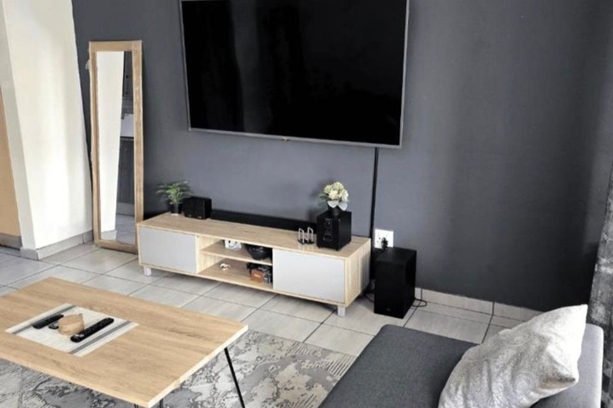 Secure Estate Living – Stylish Ground Floor 2-Bedroom Apartment with Braai Area and Pool Access - Photo 3