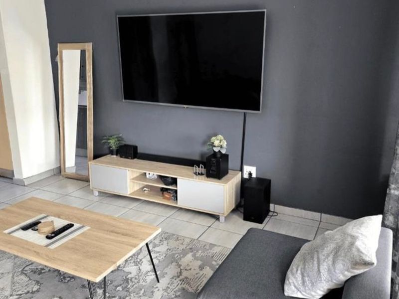 Secure Estate Living – Stylish Ground Floor 2-Bedroom Apartment with Braai Area and Pool Access - Photo 3