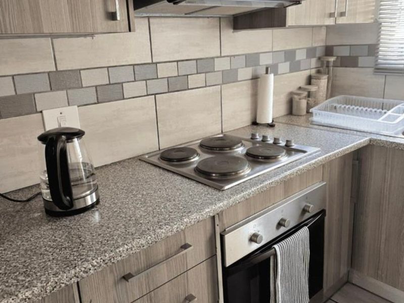 Secure Estate Living – Stylish Ground Floor 2-Bedroom Apartment with Braai Area and Pool Access - Photo 7