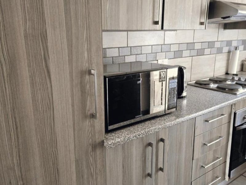 Secure Estate Living – Stylish Ground Floor 2-Bedroom Apartment with Braai Area and Pool Access - Photo 6