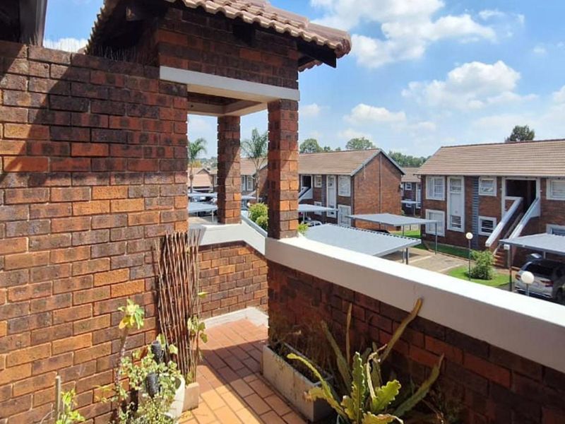 2 Bedroom Apartment / Flat for Sale in Glen Marais - Photo 3