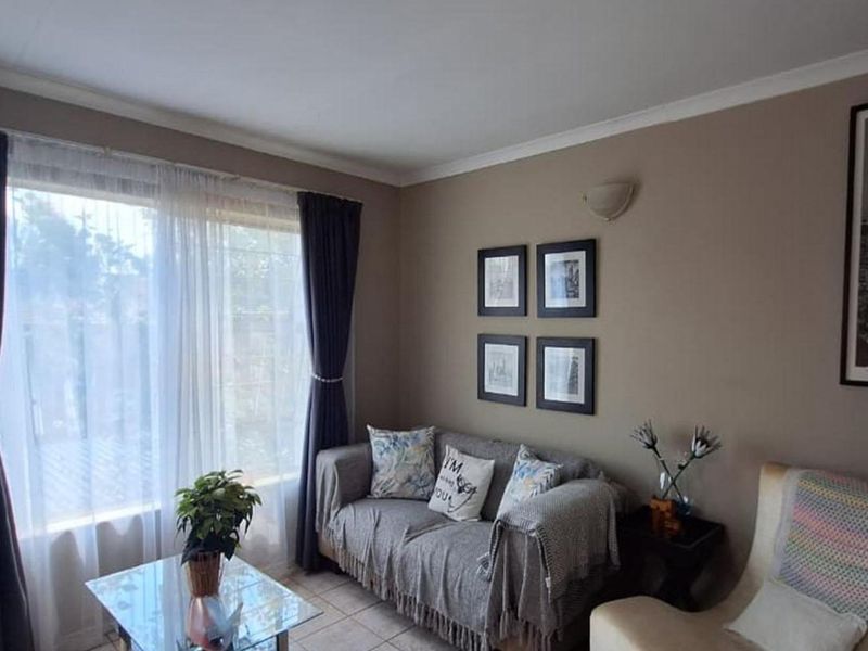 2 Bedroom Apartment / Flat for Sale in Glen Marais - Photo 9