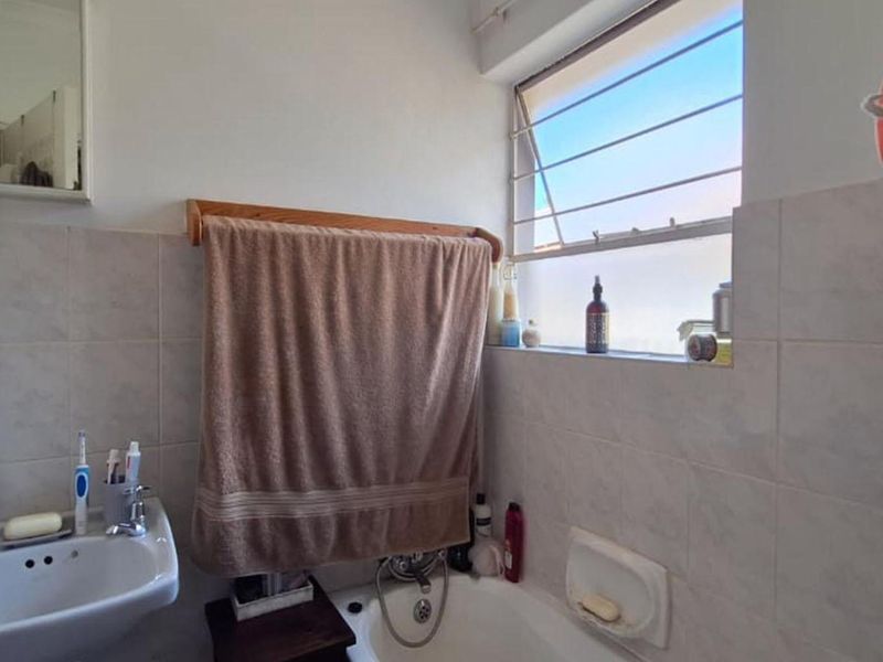 2 Bedroom Apartment / Flat for Sale in Glen Marais - Photo 4