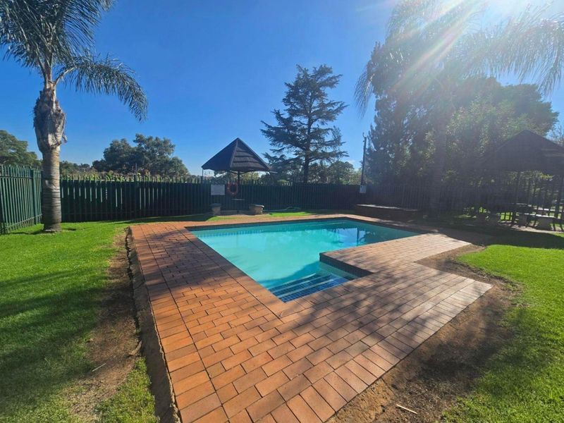 2 Bedroom Apartment / Flat for Sale in Glen Marais - Photo 1