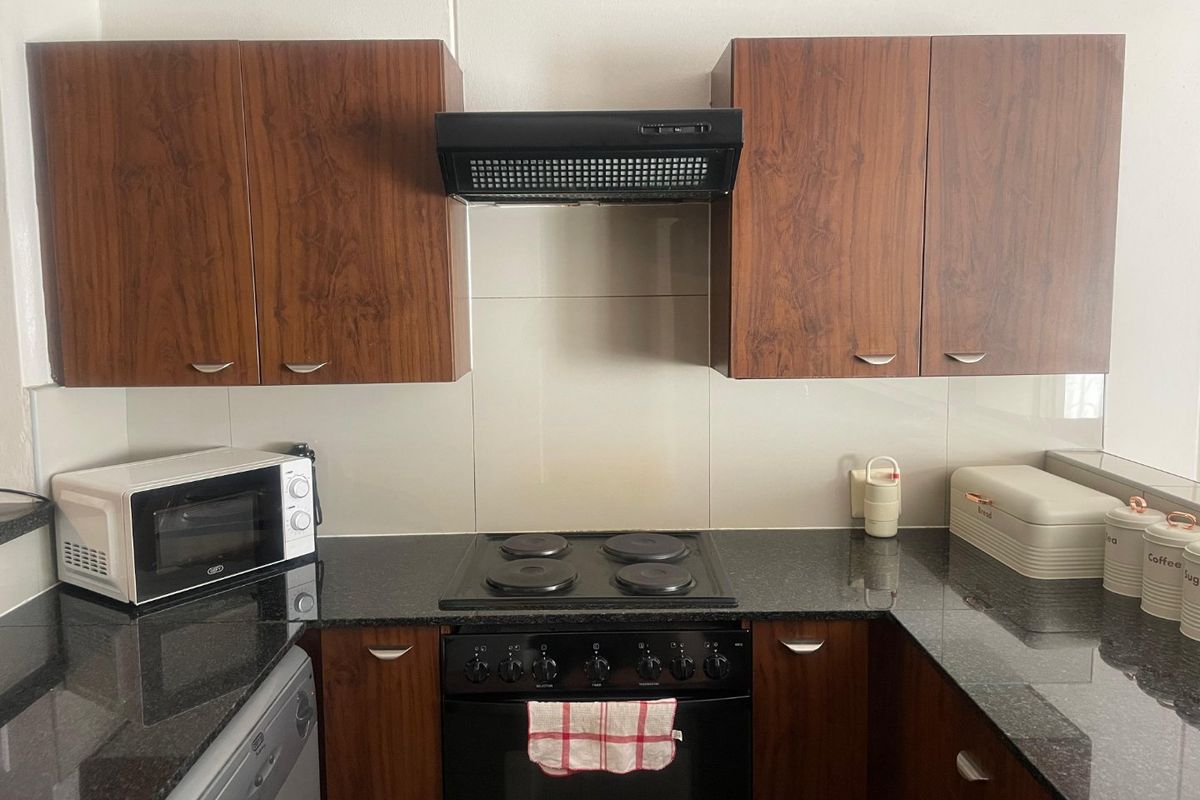 Spacious 2 Bed 2 Bath Furnished Apartment - Photo 5