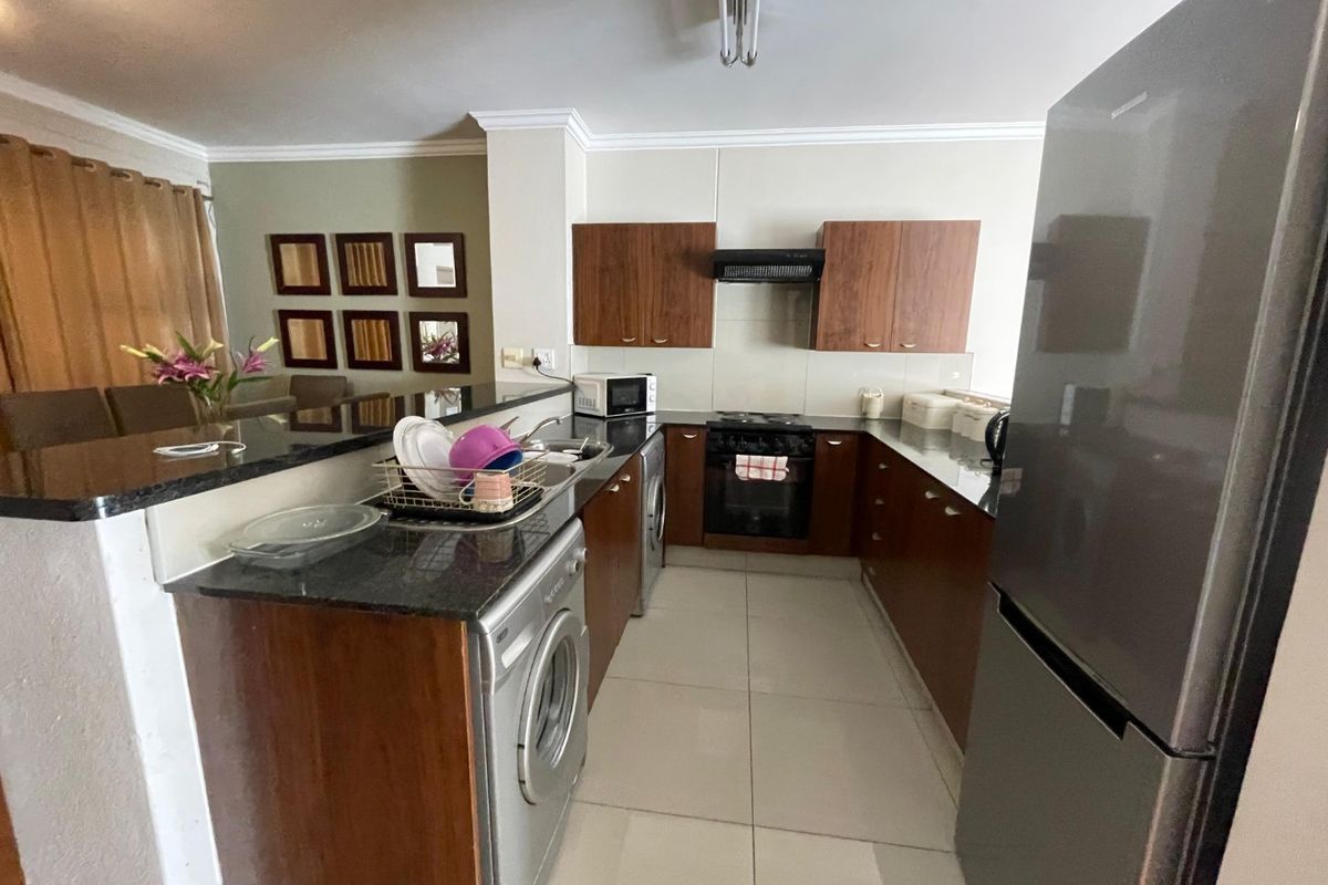 Spacious 2 Bed 2 Bath Furnished Apartment - Photo 4
