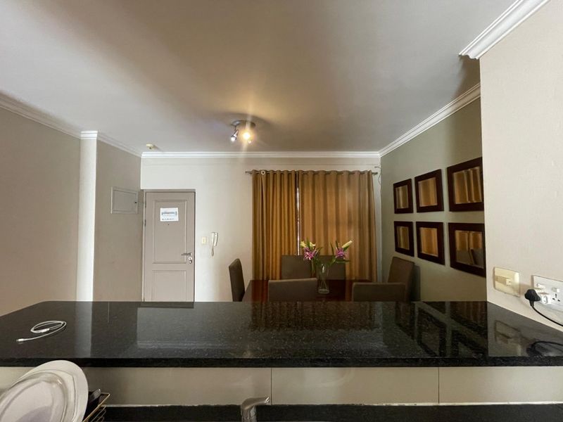 Spacious 2 Bed 2 Bath Furnished Apartment - Photo 8
