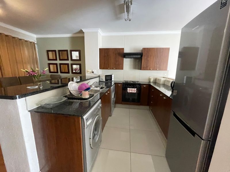 Spacious 2 Bed 2 Bath Furnished Apartment - Photo 6