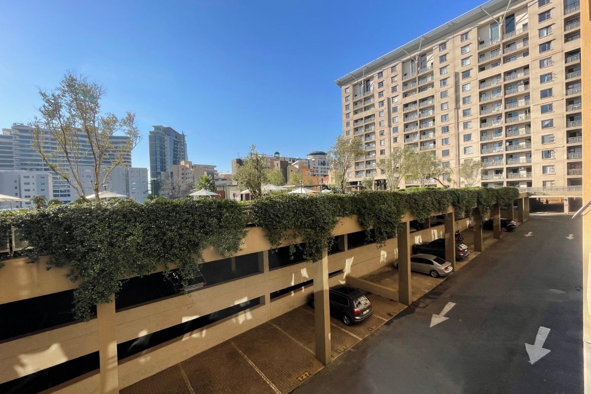 Spacious 2 Bed 2 Bath Furnished Apartment - Photo 3