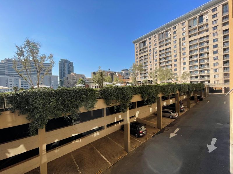 Spacious 2 Bed 2 Bath Furnished Apartment - Photo 3
