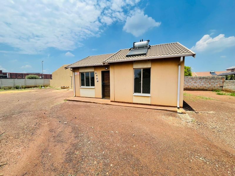 Charming Sky City Home with Big Yard and Fibre - Photo 5