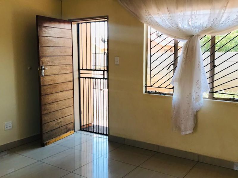 Charming Sky City Home with Big Yard and Fibre - Photo 9