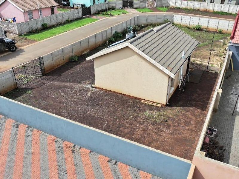 Charming Sky City Home with Big Yard and Fibre - Photo 8