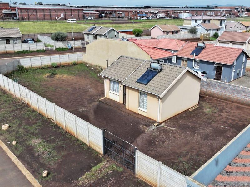 Charming Sky City Home with Big Yard and Fibre - Photo 2