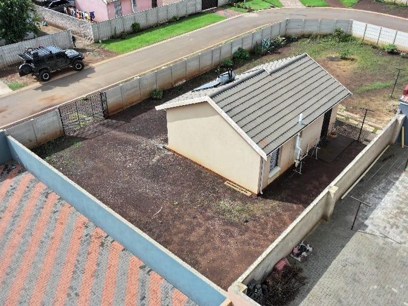 Charming Sky City Home with Big Yard and Fibre - Photo 3