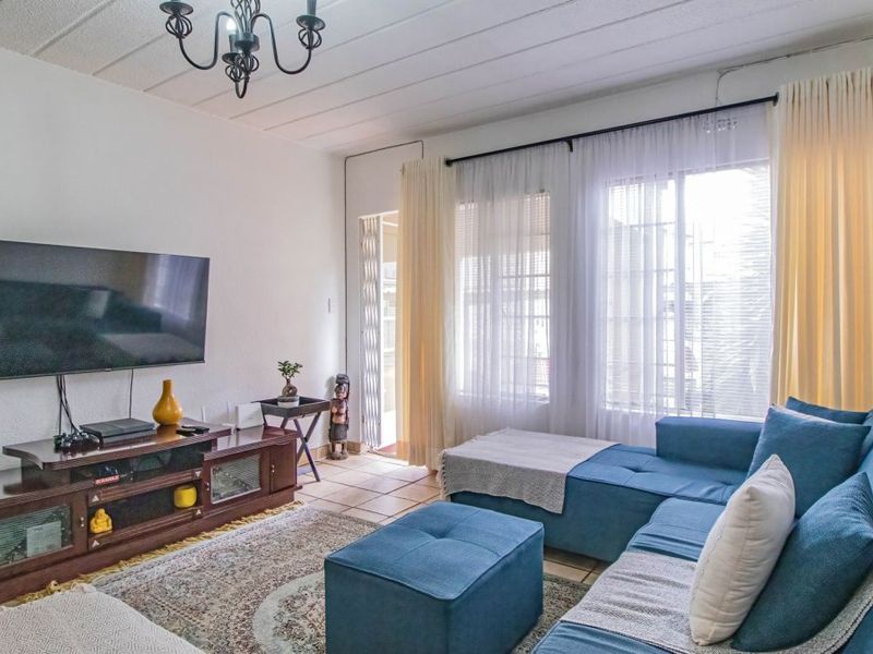 Beautiful 3-Bedroom Unit for Sale in Eden Glen – Great Value & Comfortable Living - Photo 3