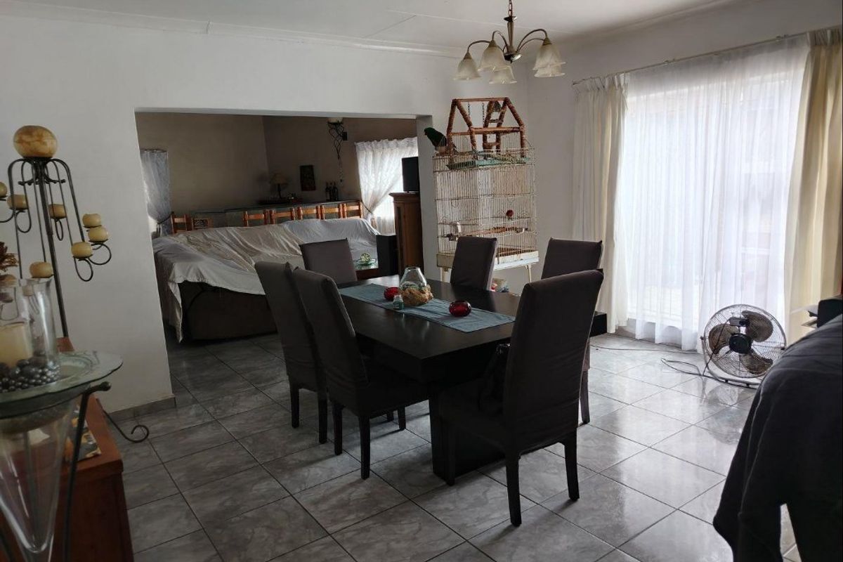 Stunning 4 Bedroom home, great entertainment Area. - Photo 4