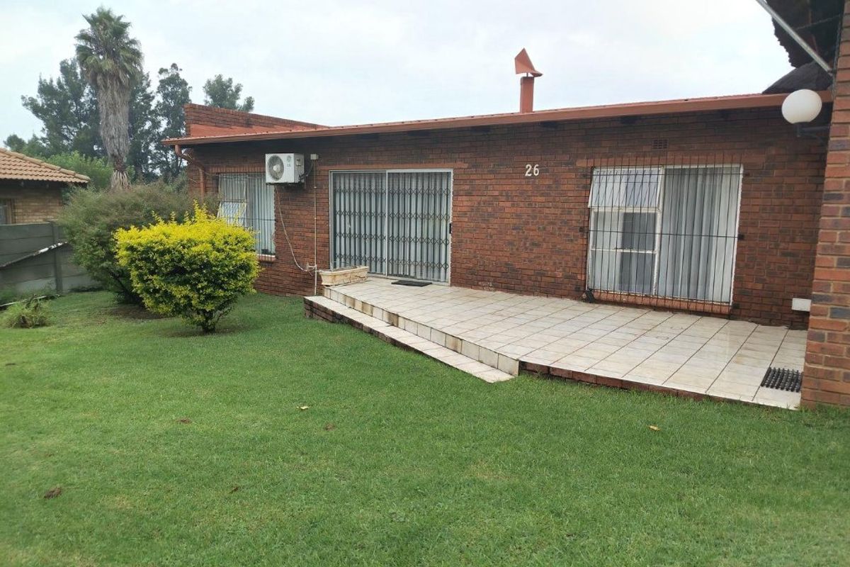 Stunning 4 Bedroom home, great entertainment Area. - Photo 2