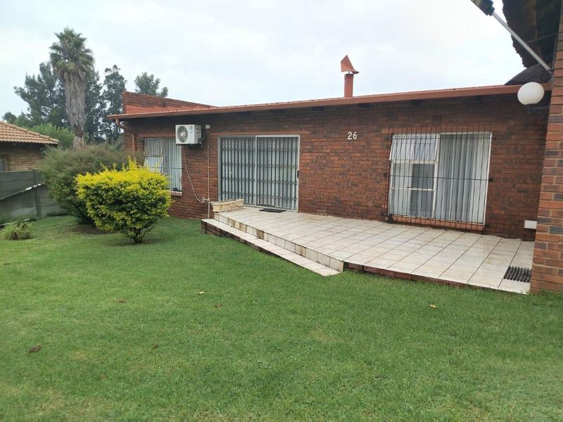 Stunning 4 Bedroom home, great entertainment Area. - Photo 2