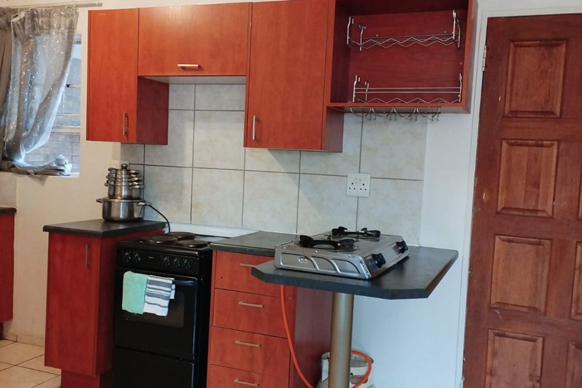 Bachelor Flat Available For Rent In Crystal Park - Photo 2